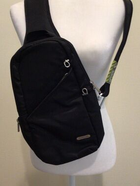 Travelon Black Sling Crossbody Bag anti - theft RFID blocking